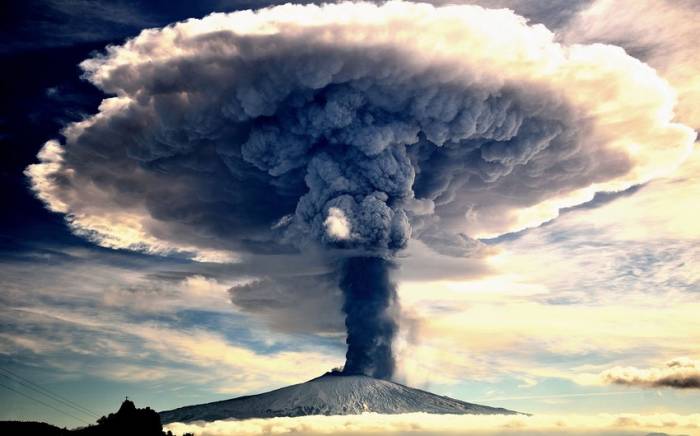 На Камчатке началось извержение вулкана Шивелуч, столб пепла поднялся на десятки километров
