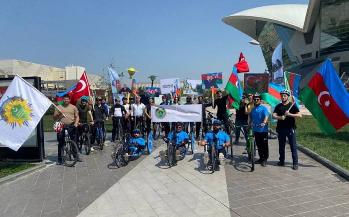 В Баку прошел велопробег, посвященный 100-летию Гейдара Алиева
