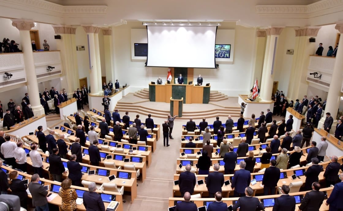 В парламенте Грузии оппозиция инициировала расследование коррупции судей
