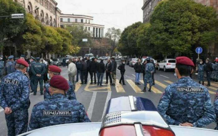 Родители погибших при пожаре армянских военных пригрозили перекрыть площадь Республики
