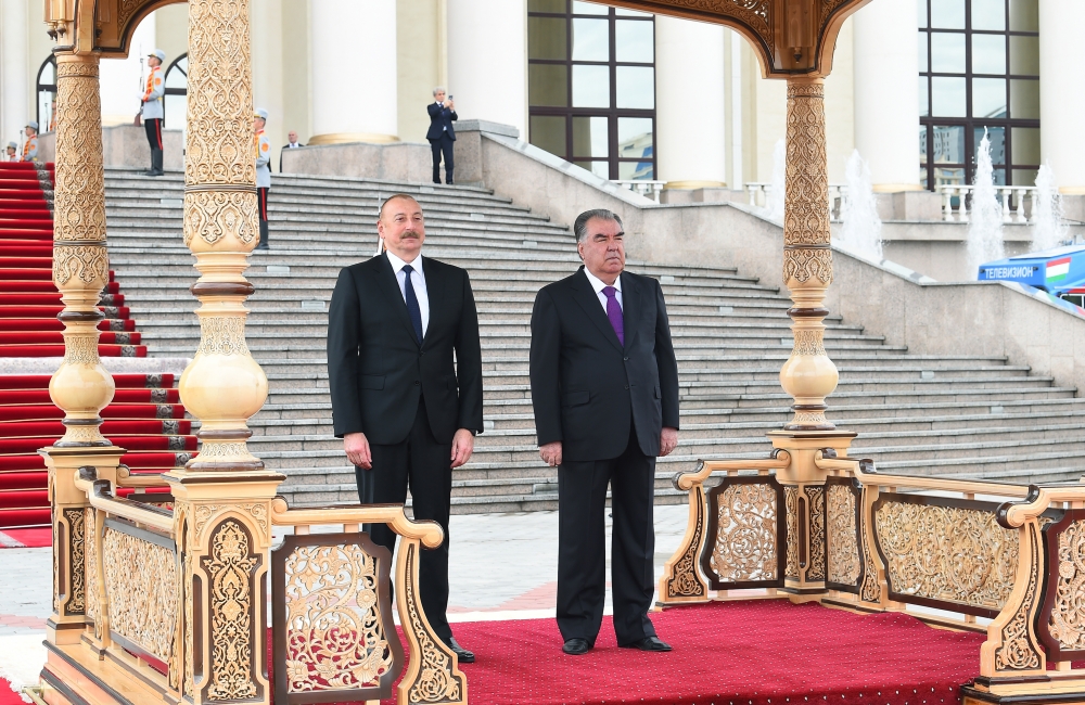 В Душанбе состоялась церемония официальной встречи Ильхама Алиева
