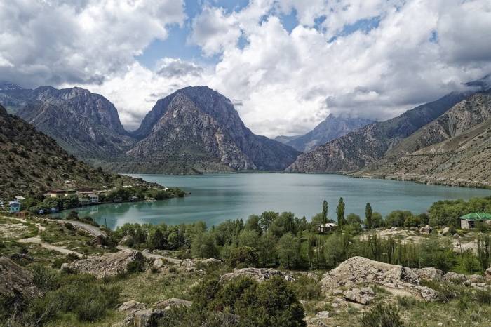 В Таджикистане назвали количество землетрясений и лавин с начала года
