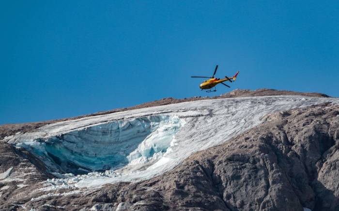 Число жертв лавины в Альпах возросло до шести
