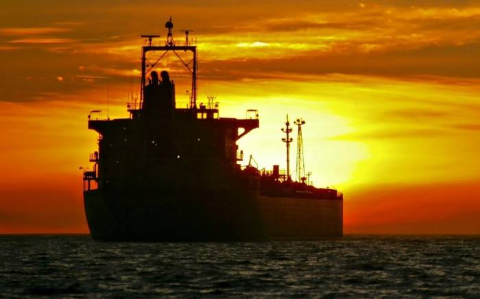 ВМС США: Иранские военные захватили нефтяной танкер под чужим флагом
