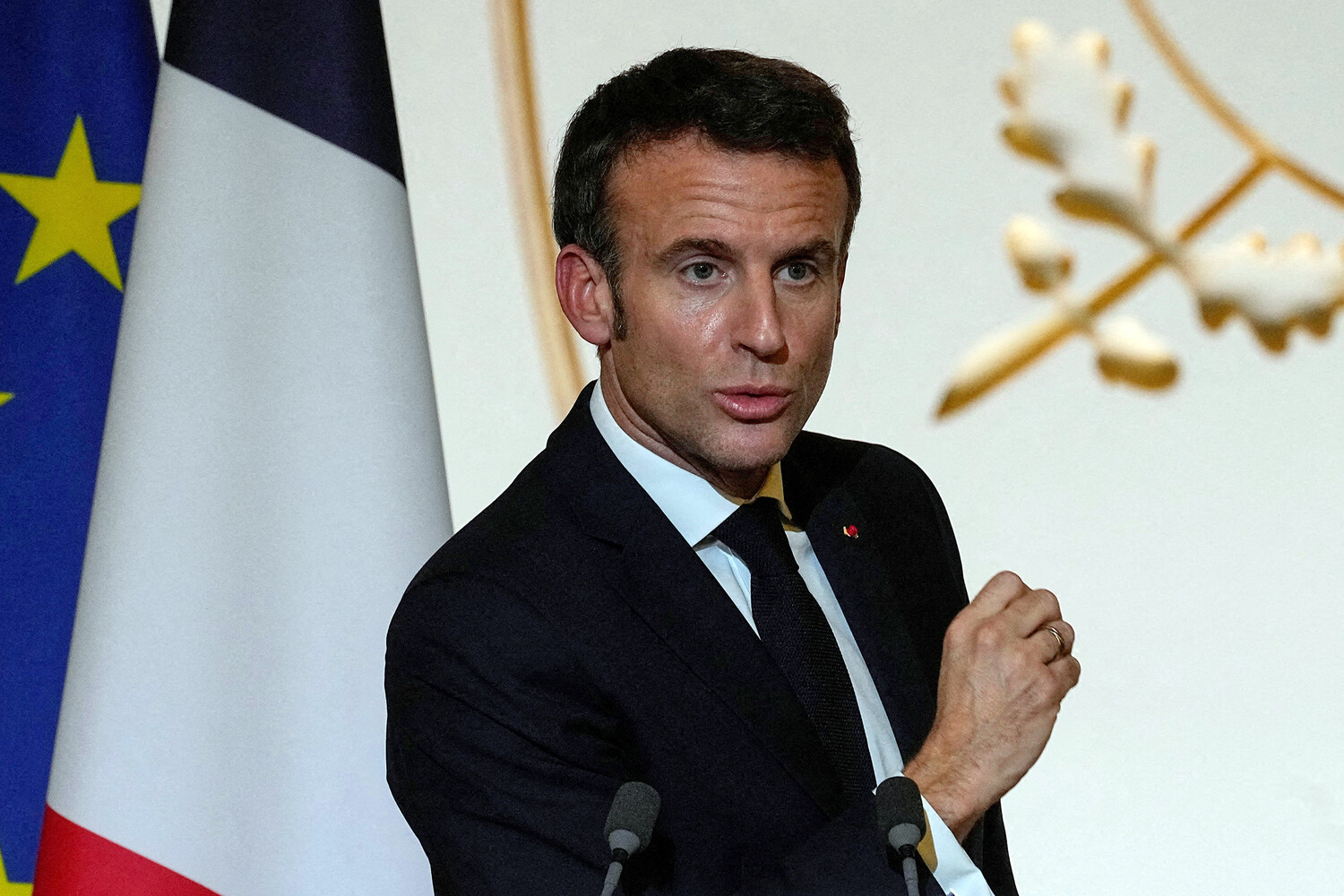 Более 60% французов негативно относятся к Макрону
