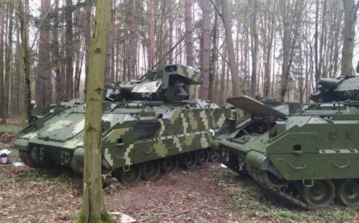 Пентагон доставил часть бронированных машин Bradley в Украину
