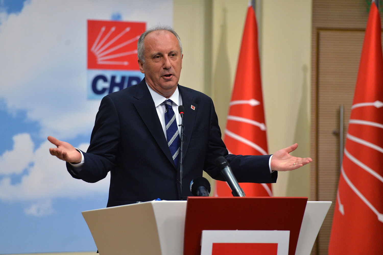 Кандидат в президенты Турции Индже снял свою кандидатуру за три дня до выборов
