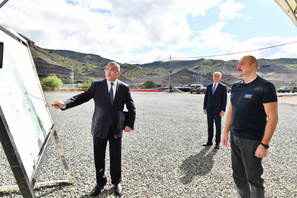 Президент Азербайджана совершил поездку в Лачинский и Губадлинский районы
