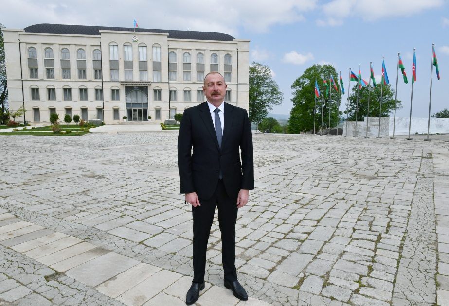 Ильхам Алиев: Современная политическая система Азербайджана также связана именно с именем Гейдара Алиева
