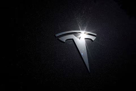 Tesla предоставит машинам Ford свои зарядные станции
