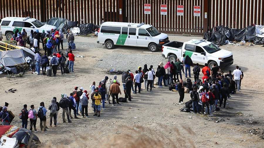 Трамп назвал безумием ситуацию на границе с Мексикой