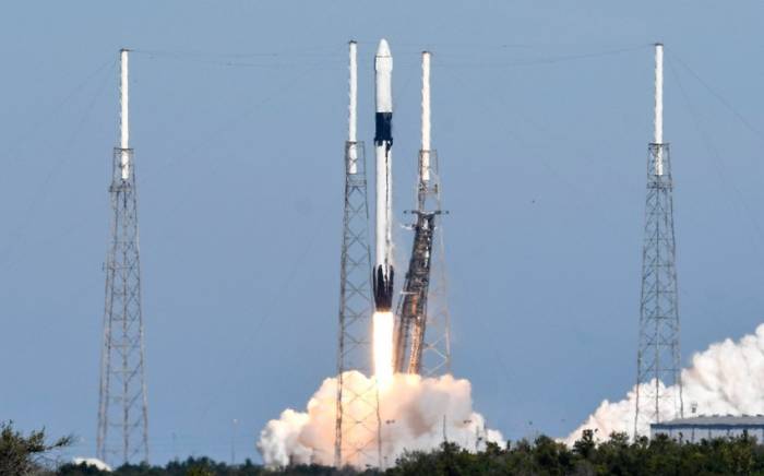 Ракета SpaceX стартовала на орбиту с новой партией интернет-спутников Starlink
