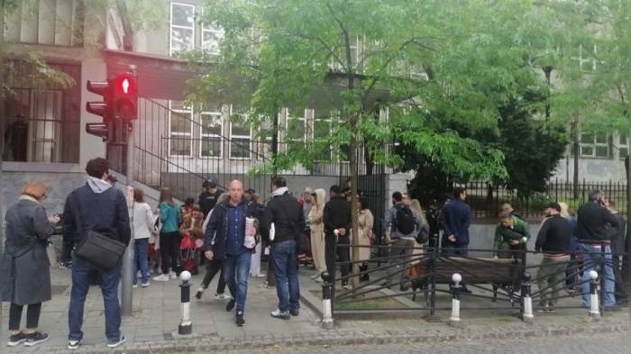 В Сербии объявили трехдневный траур из-за стрельбы в школе в Белграде
