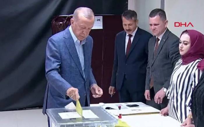 Реджеп Тайип Эрдоган проголосовал на выборах
