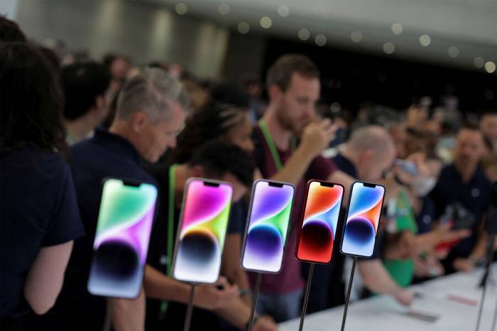 Apple назвали аутсайдером на рынке смартфонов
