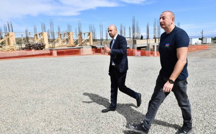 Ильхам Алиев ознакомился с ходом строительства здания средней школы в городе Джебраил -ФОТО
