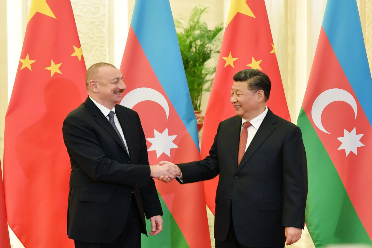 Лидер Китая поздравил Ильхама Алиева
