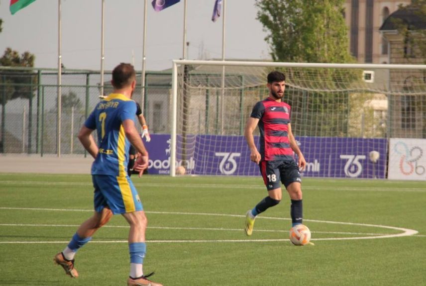 Азербайджанский футболист будет играть за болгарский клуб
