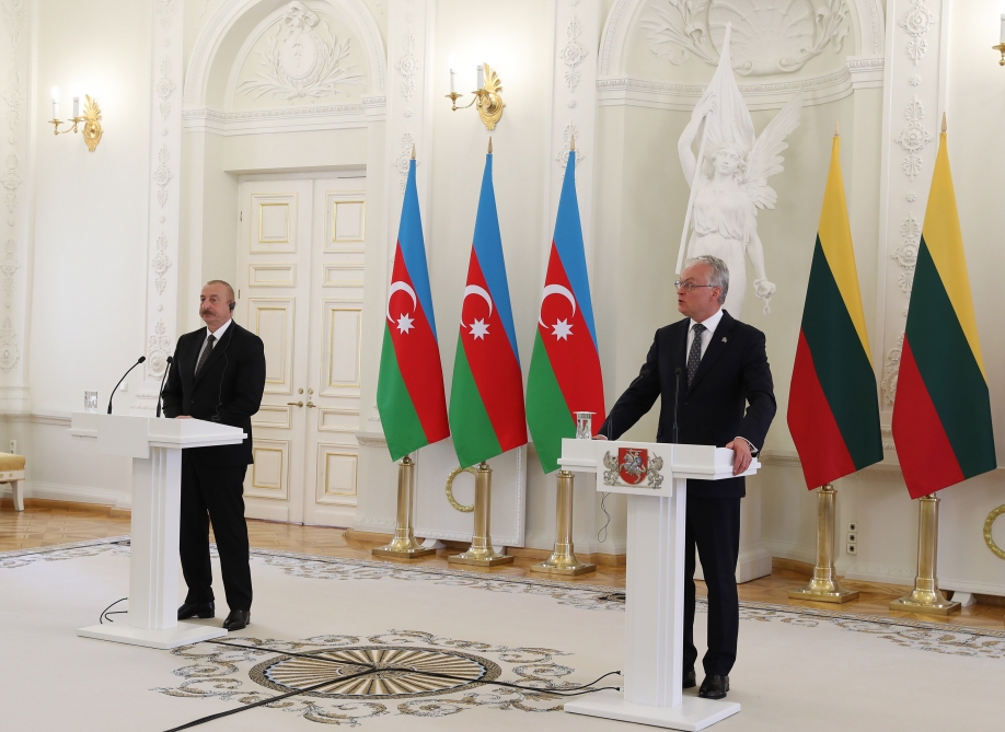 Президенты Азербайджана и Литвы выступили с заявлениями для прессы 
