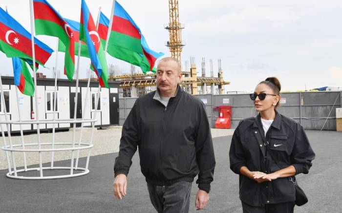 Президент Ильхам Алиев и первая леди Мехрибан Алиева приняли участие в церемонии закладки фундамента Агдамского центра мугама-ФОТО
