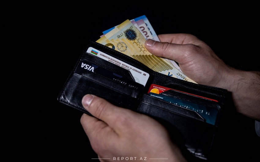 В Азербайджане среднемесячная зарплата превысила 900 манатов
