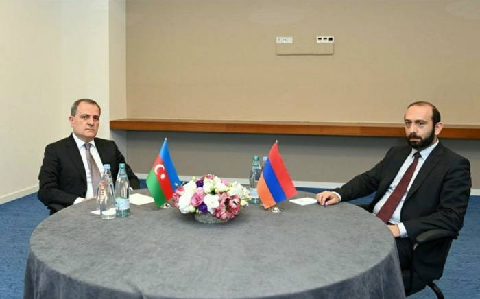 В Москве проходит встреча глав МИД Азербайджана и Армении
