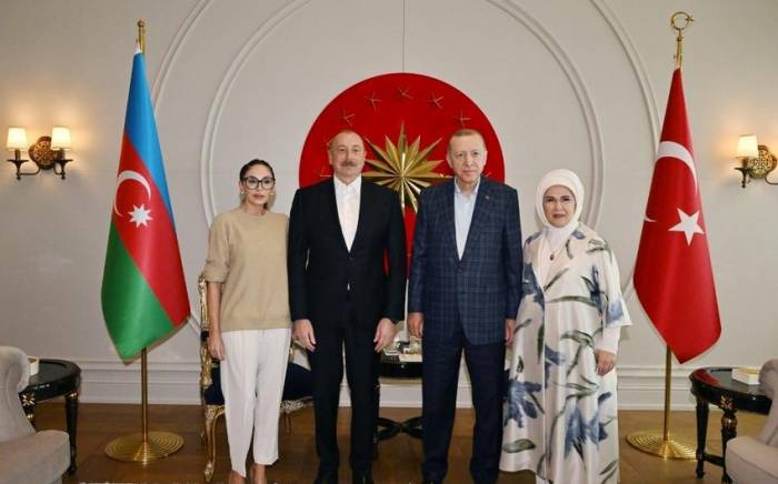 Мехрибан Алиева поздравила президента и первую леди Турции
