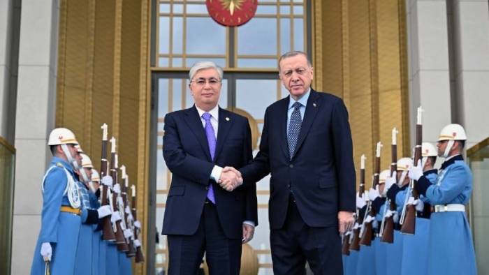 Токаев поздравил Эрдогана с победой в первом туре президентских выборов
