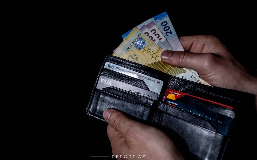 Среднемесячная заработная плата в Баку приближается к 1,1 тыс. манатов
