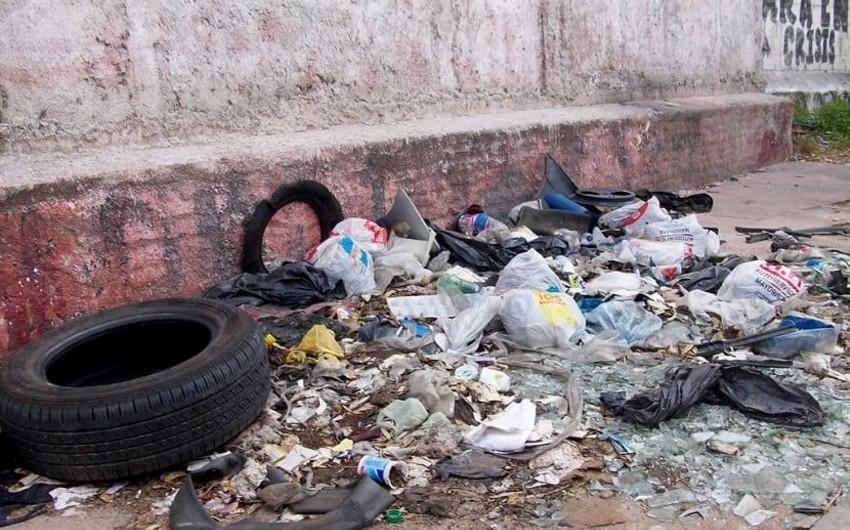 В Азербайджане вводят штрафы за загрязнение почвы отходами всех видов
