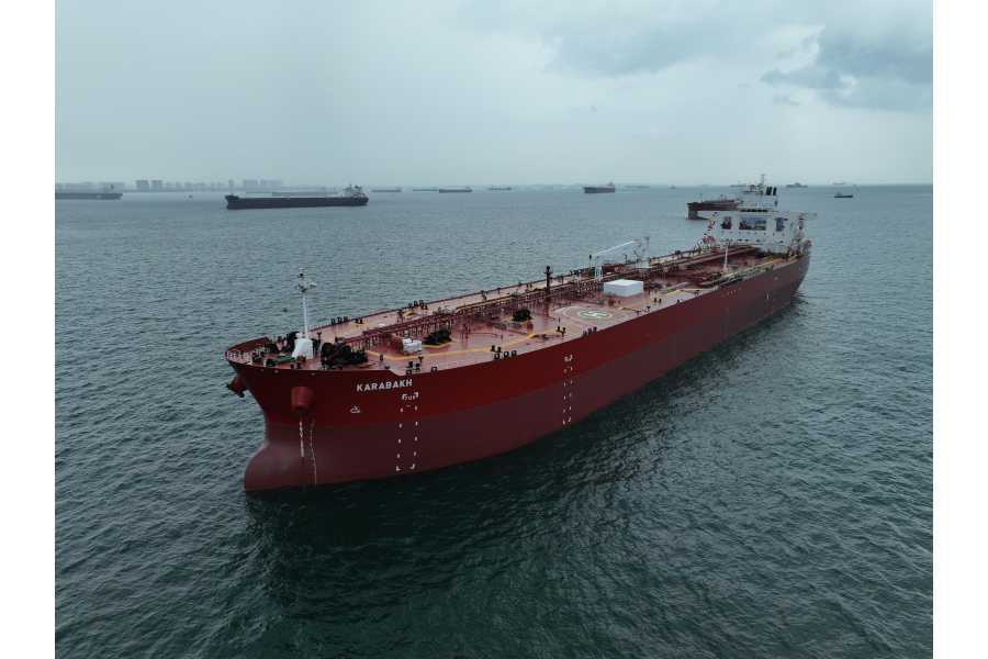В Сингапуре введен в эксплуатацию танкер "Карабах" 