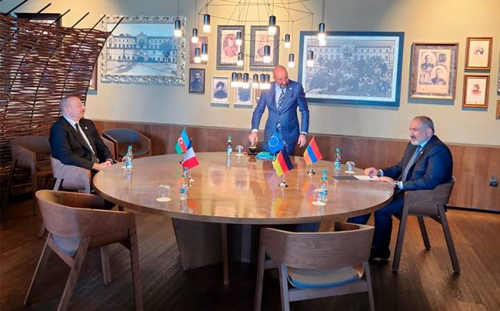 В Молдове началась неформальная встреча глав Азербайджана, Евросовета, Франции, Германии и Армении

