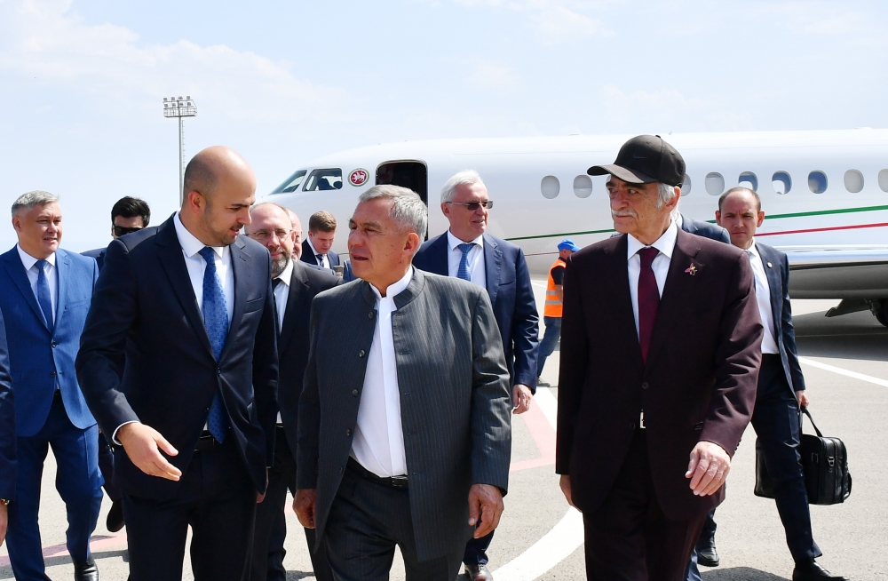 Глава Татарстана прибыл в Азербайджан