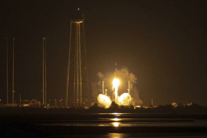 В США совершили пробный запуск ракеты-носителя гиперзвуковых систем
