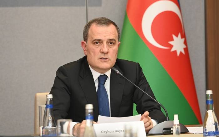 Глава МИД Азербайджана отправился с рабочим визитом в Великобританию
