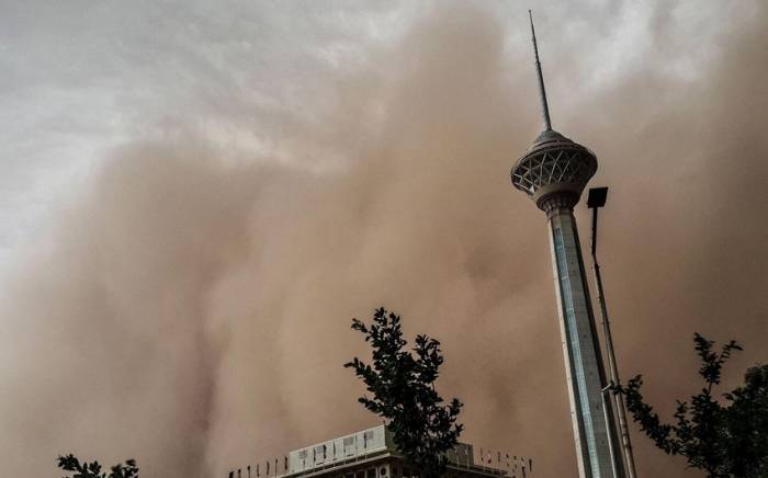 Число пострадавших от пыльной бури в Иране превысило 1000 человек
