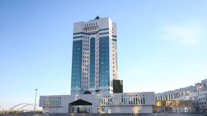 Мажилис Казахстана принял закон по возврату незаконно выведенных активов
