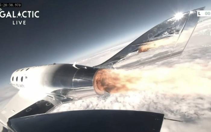 Virgin Galactic запустила первый коммерческий рейс в космос
