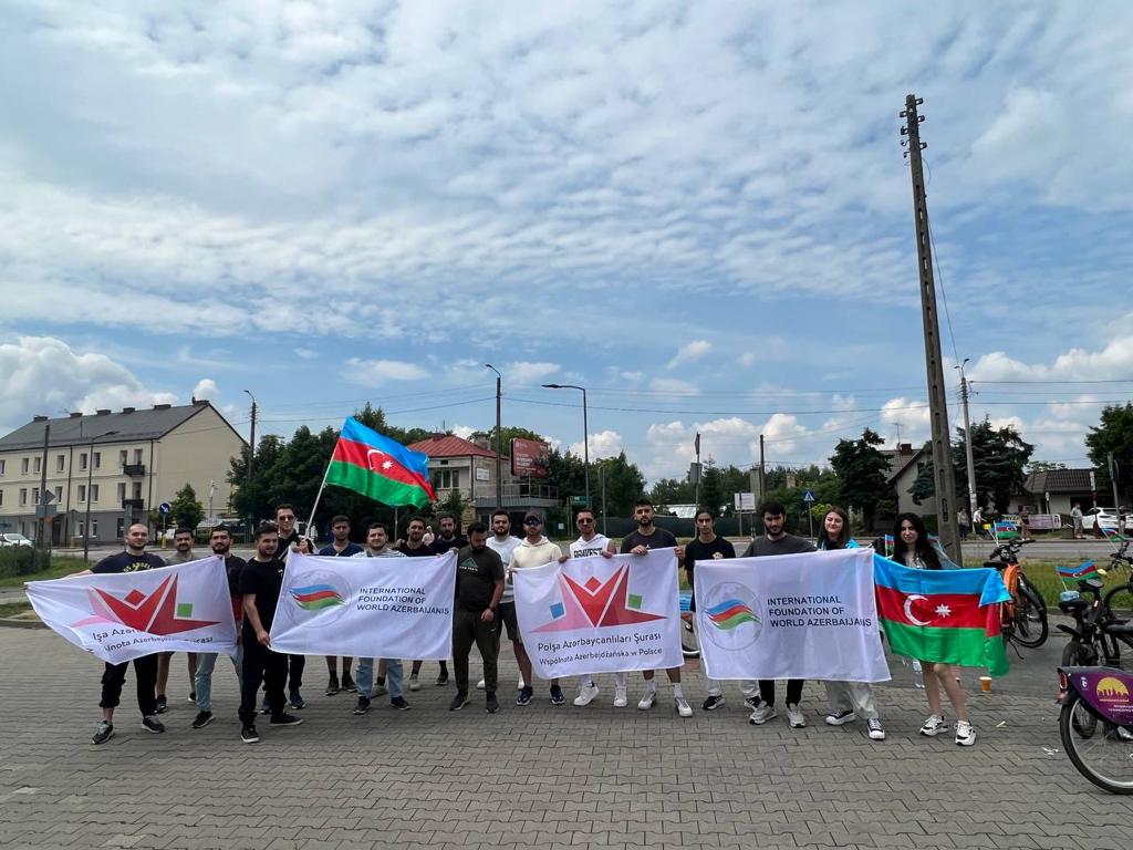 Азербайджанцы провели велотур в Варшаве - ФОТО