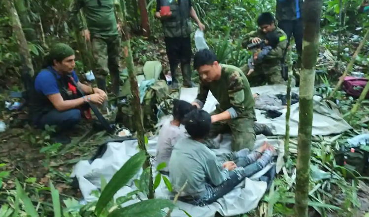 В Колумбии четверых детей нашли в джунглях через 40 дней после автокатастрофы

