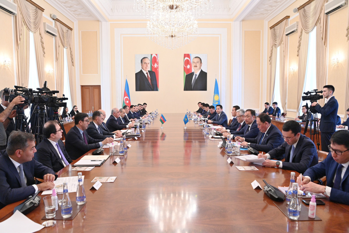 Али Асадов встретился с премьер-министром Казахстана