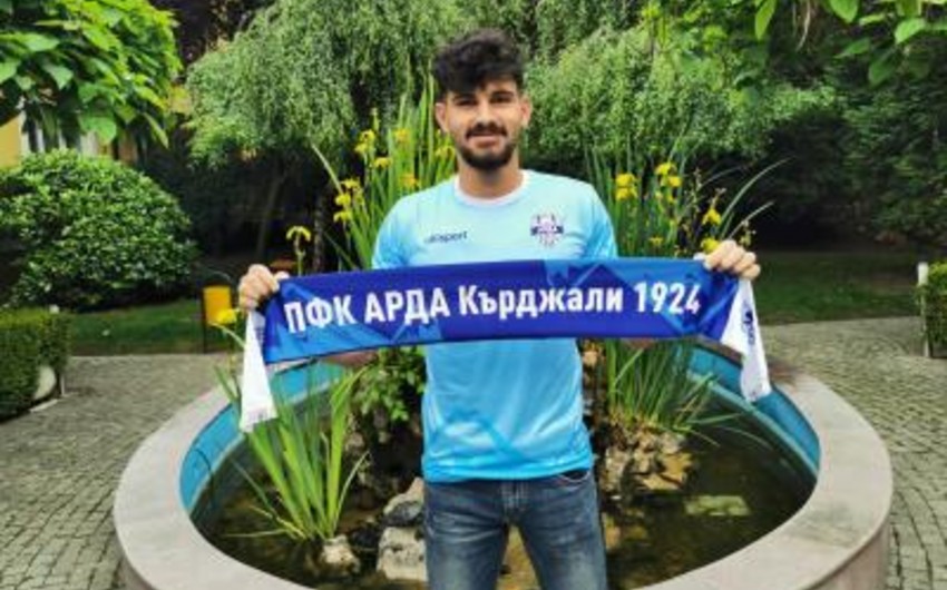 Болгарский клуб подписал трехлетний контракт с азербайджанским футболистом