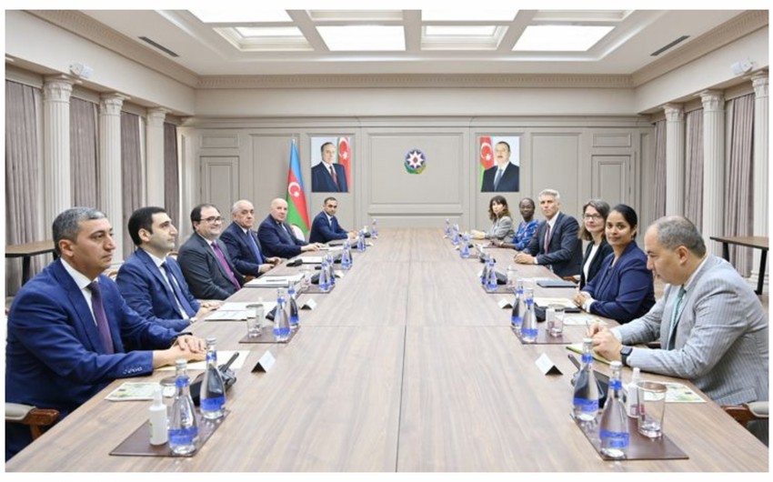 Али Асадов встретился с делегацией Всемирного банка
