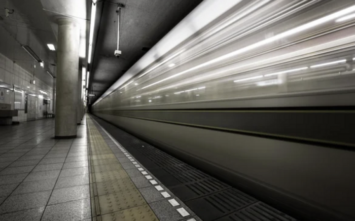 В Токио в метро задержали мужчину с ножом
