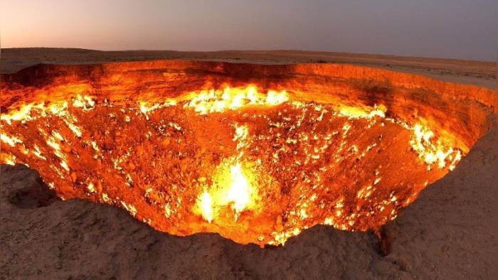 В Туркменистане придумали способ тушения газового кратера «Врата ада» -ВИДЕО
