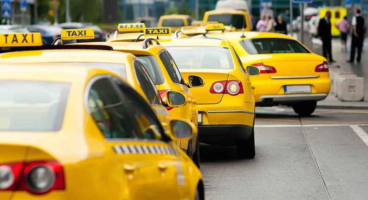 В России ограничили время работы таксистов