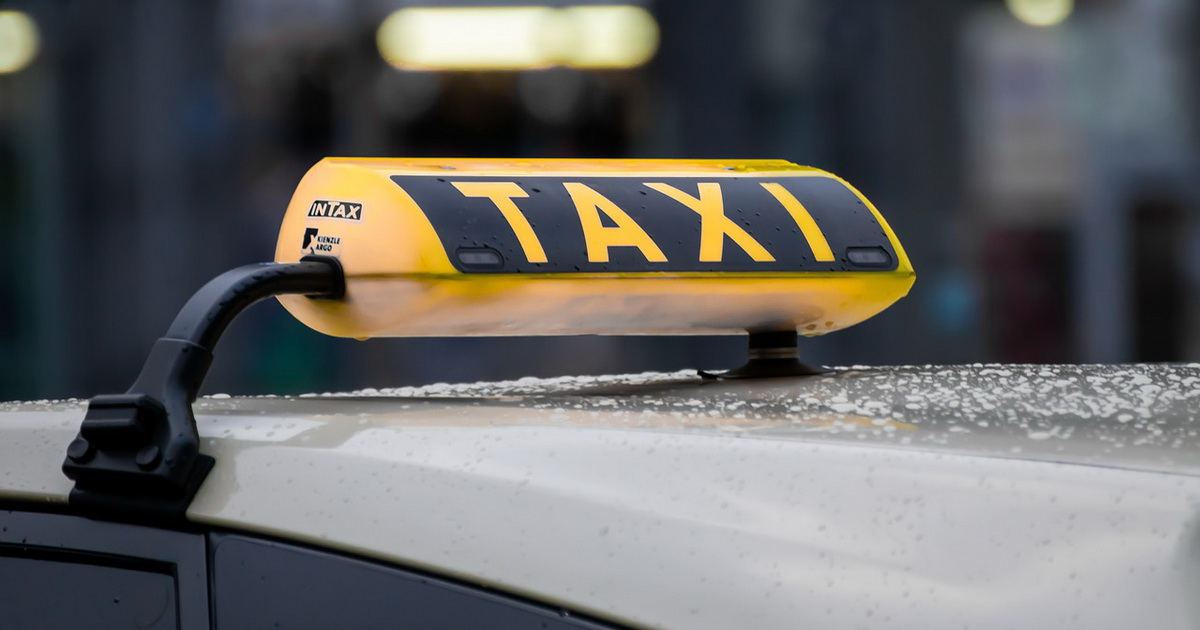 В Азербайджане сократился объем пассажироперевозок такси
