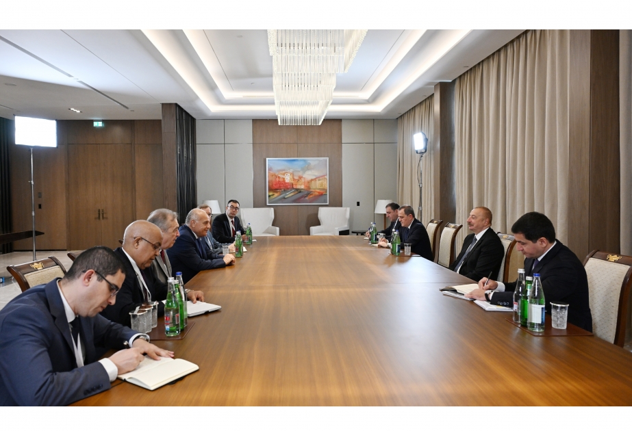 Ильхам Алиев принял министра иностранных дел и национального сообщества за рубежом Алжира