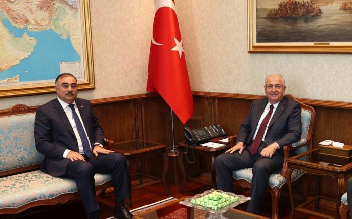 Министр обороны Турции обсудил двусторонние отношения с послом Азербайджана
