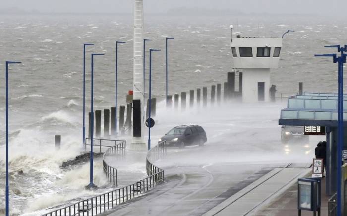 В Нидерландах отменены 300 рейсов из-за урагана
